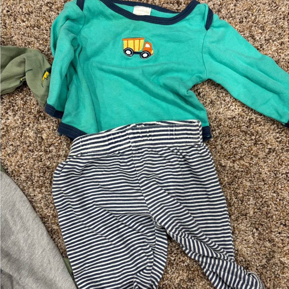 Assorted baby outfits - Picture 4 of 7